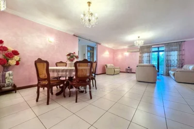 Elegant 3-BR Apartment in Quatre Bornes with Modern Amenities