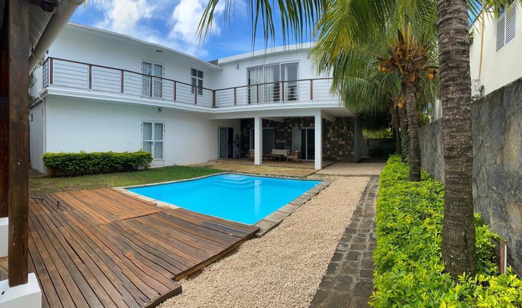 Luxurious 4-Bedroom Villa with Pool in Pointe aux Canonniers