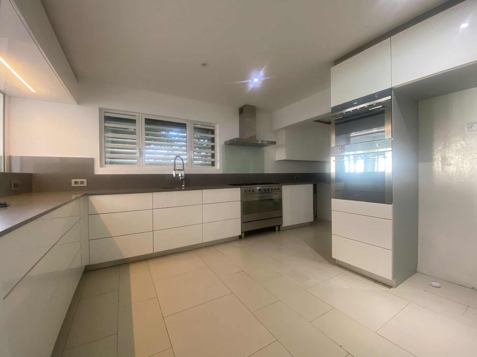 Luxury Beachfront Villa in Pereybere