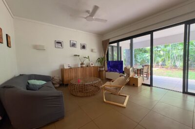 Seaside Serenity: 3-Bedroom Apartment with Pool in Roches Noires