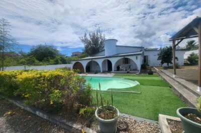 Comfort and Elegance in Pereybere: Villa with Pool and Parking