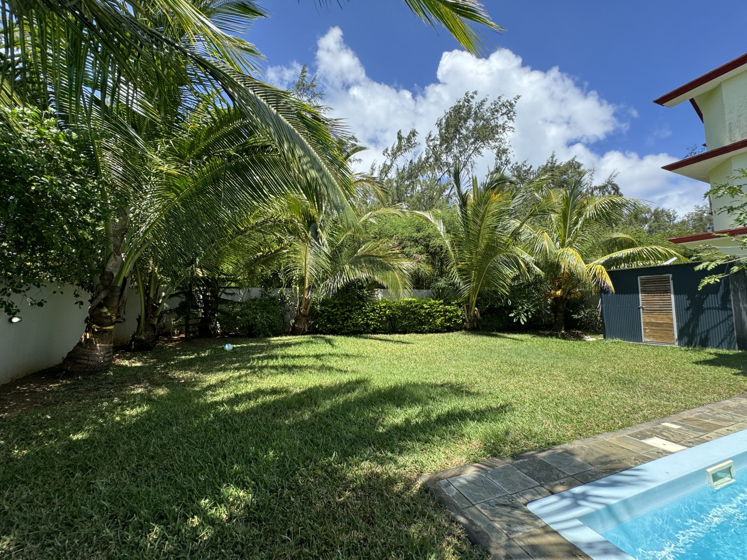 Luxurious 4-Bedroom Villa with Pool in Pointe aux Canonniers